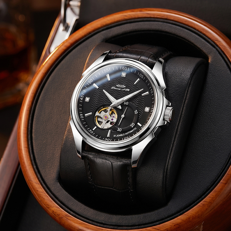 Men's skeleton mechanical watch with sapphire crystal glass